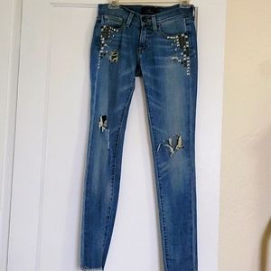Super cute rips with metal details Lucky Brand jean👖
